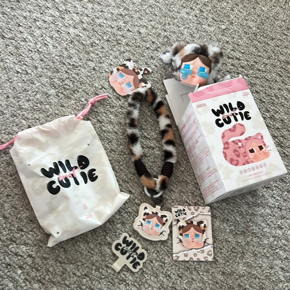 Cry baby Wild but Cutie Pop mart (2 items)